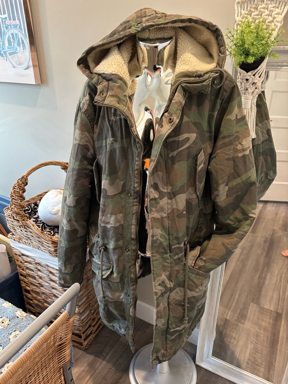 Divided camouflage utility parka coat size Medium new without tags!
